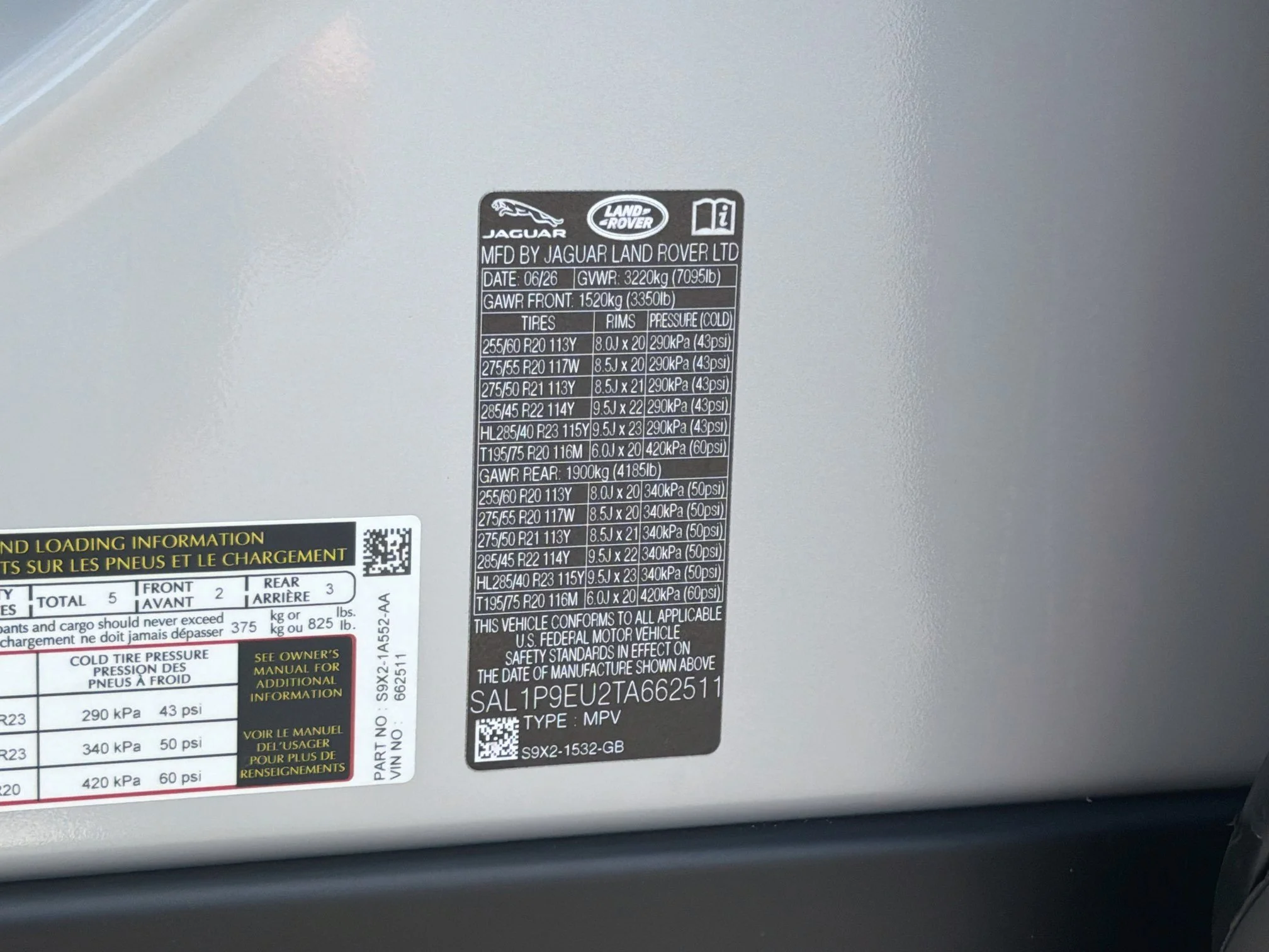 New 2026 Borasco Grey Land Rover SE image 44
