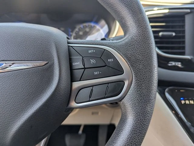 Used 2018 Granite Crystal Metallic Clearcoat Chrysler Touring Plus image 29