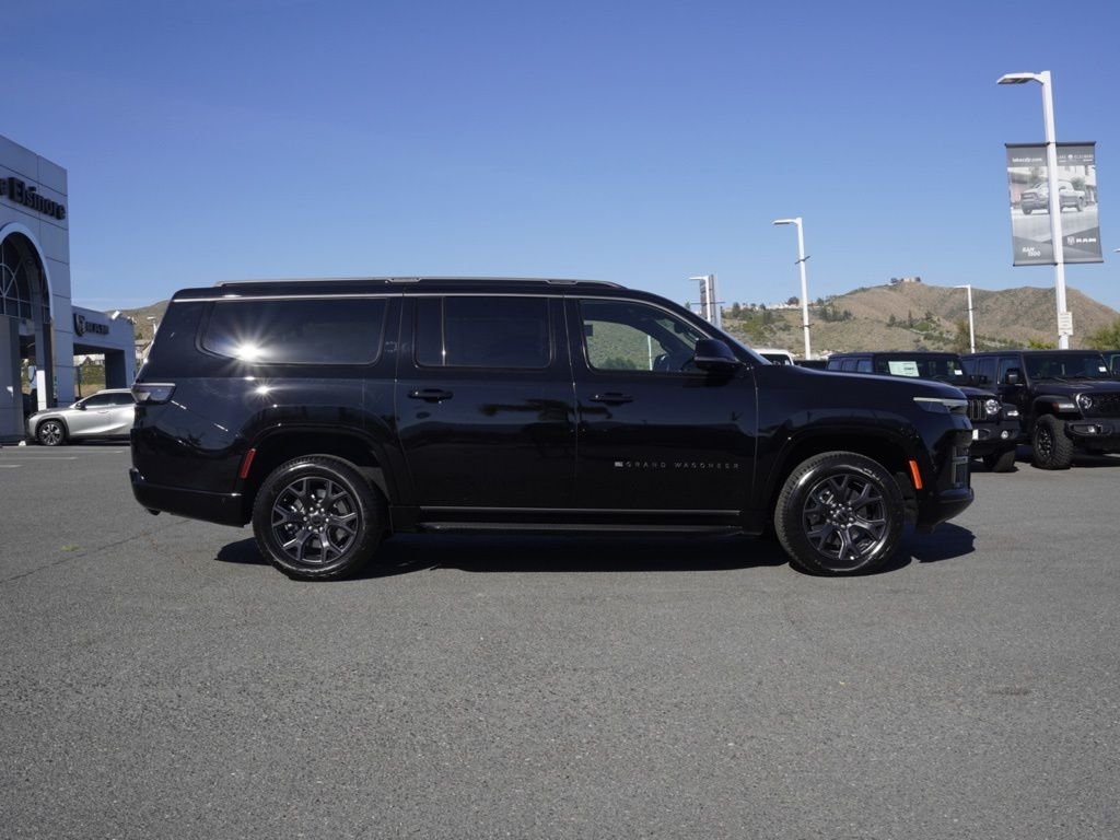 New 2026 High Gloss Black Exterior Paint Jeep Limited Altitude 4X4 image 2