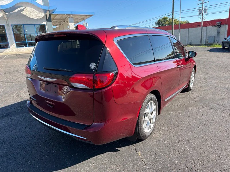 Used 2019 Red Chrysler Touring L image 7