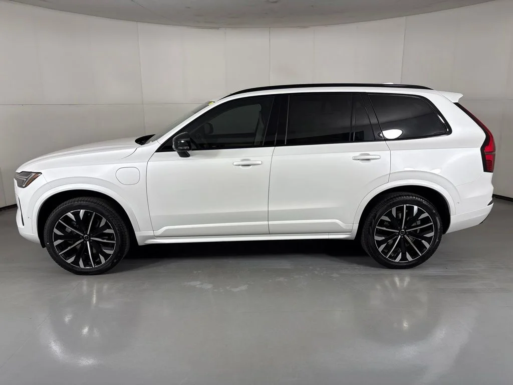 New 2026 Crystal White Volvo Ultra image 5