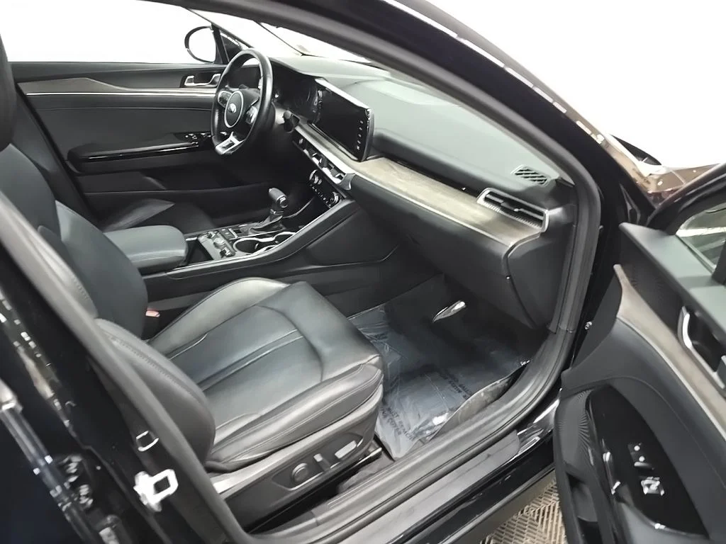 Used 2021 Black Kia EX image 17