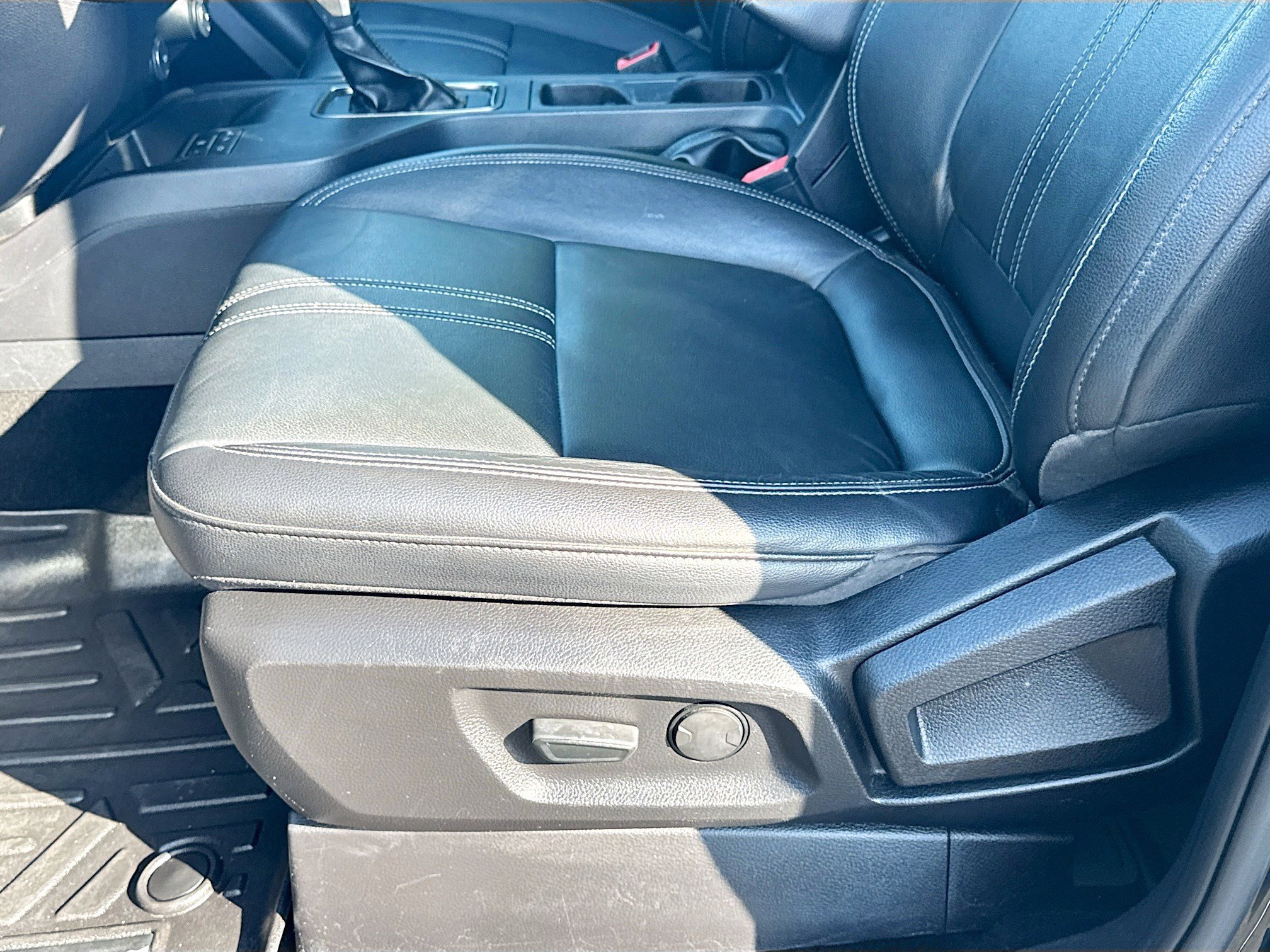 Used 2019 Shadow Black Ford LARIAT image 19