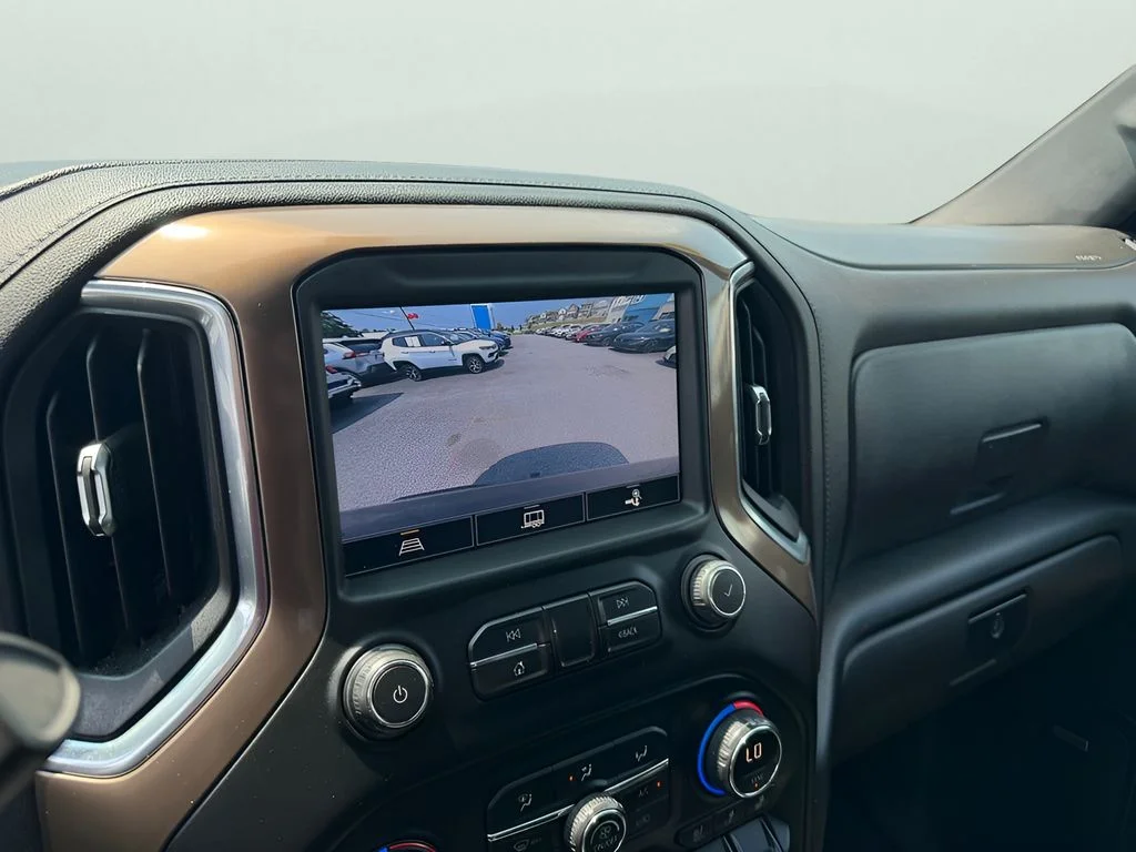 Used 2021 Northsky Blue Metallic Chevrolet High Country image 28
