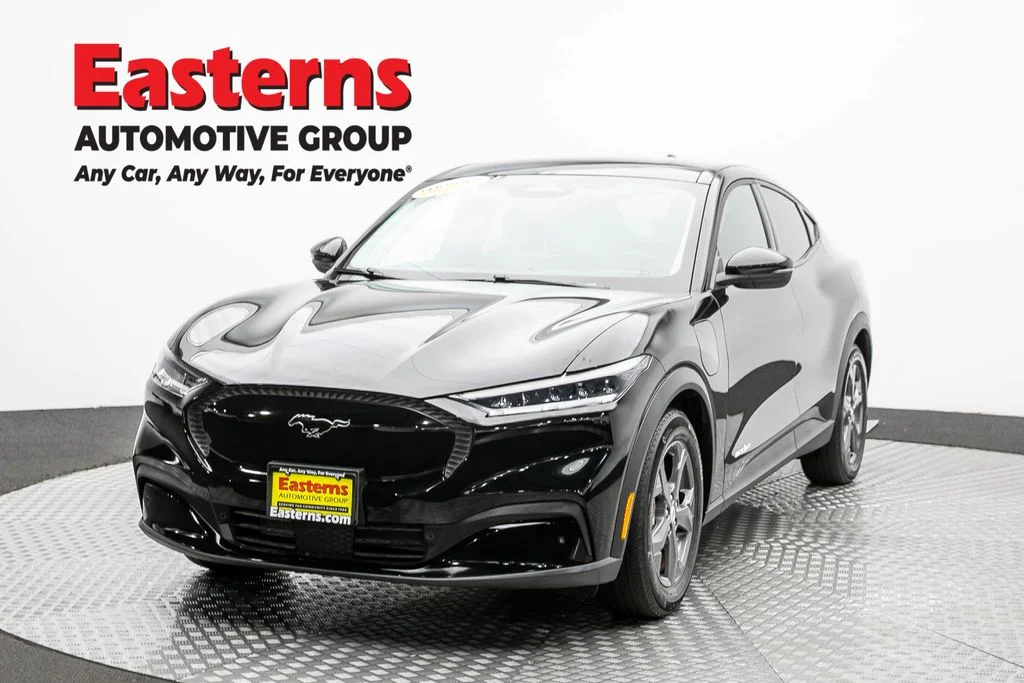 Used 2021 Black Ford Select image 1