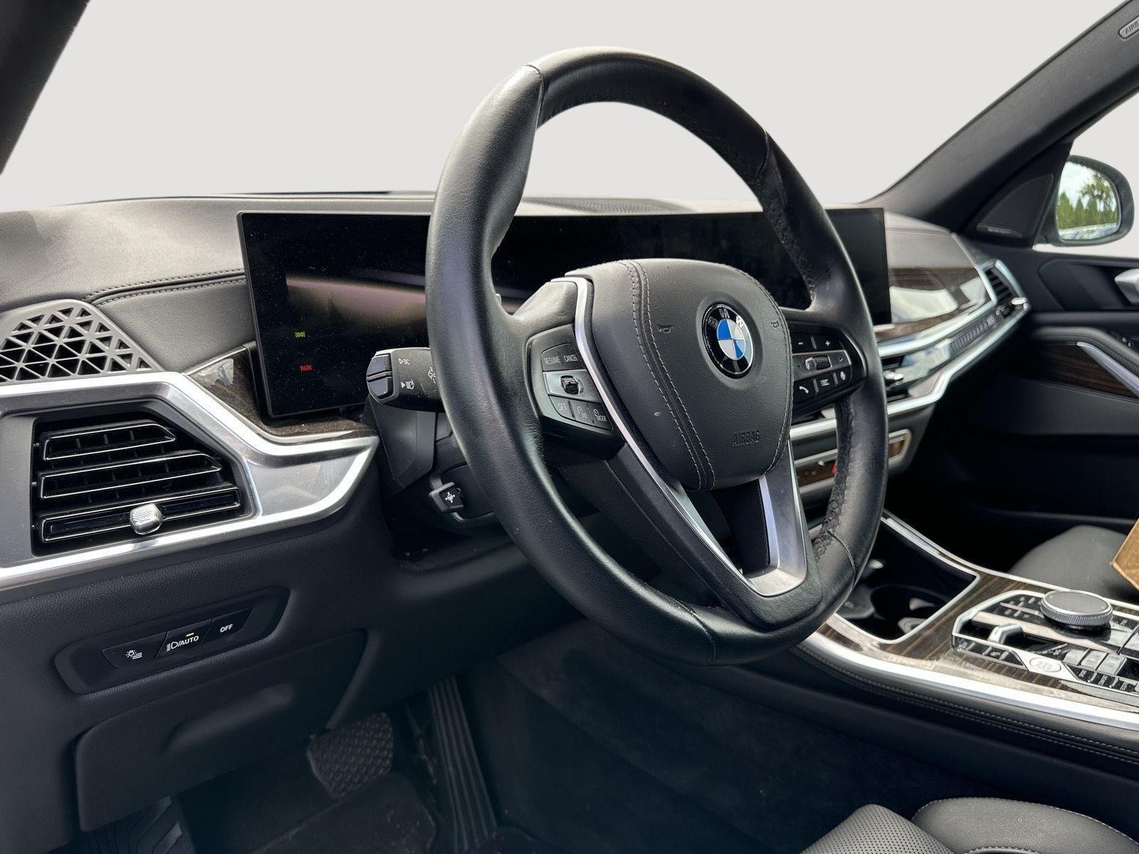 Used 2026 Skyscraper Grey Metallic BMW xDrive40i image 11