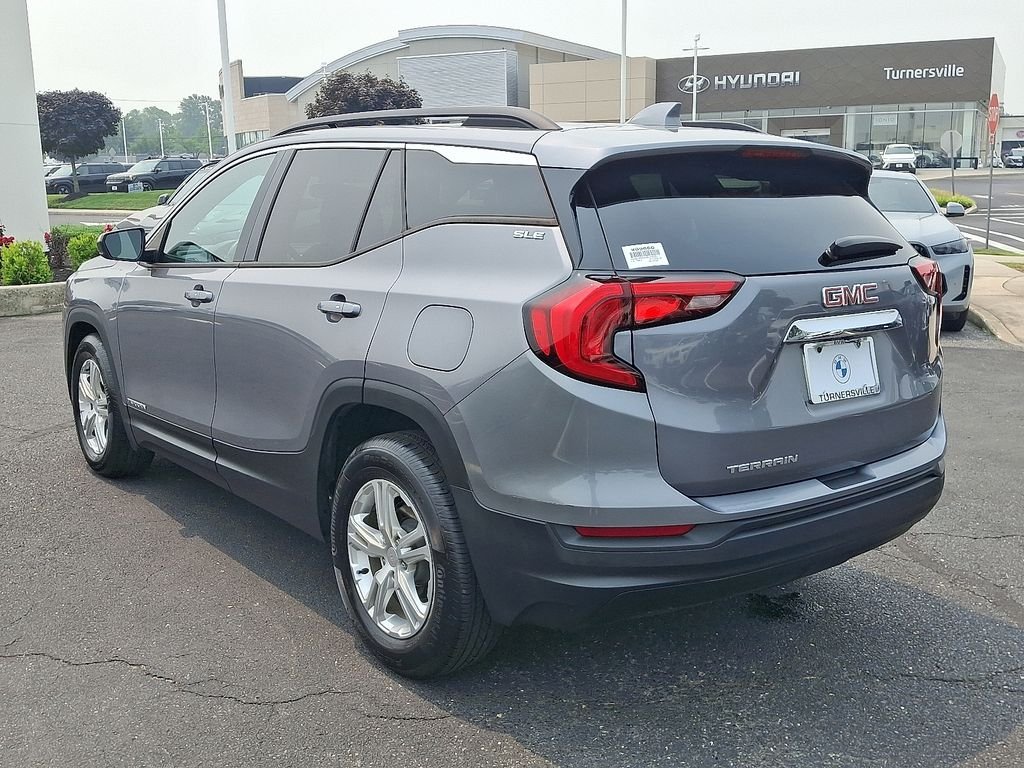 Used 2018 Steel Metallic GMC SLE image 4