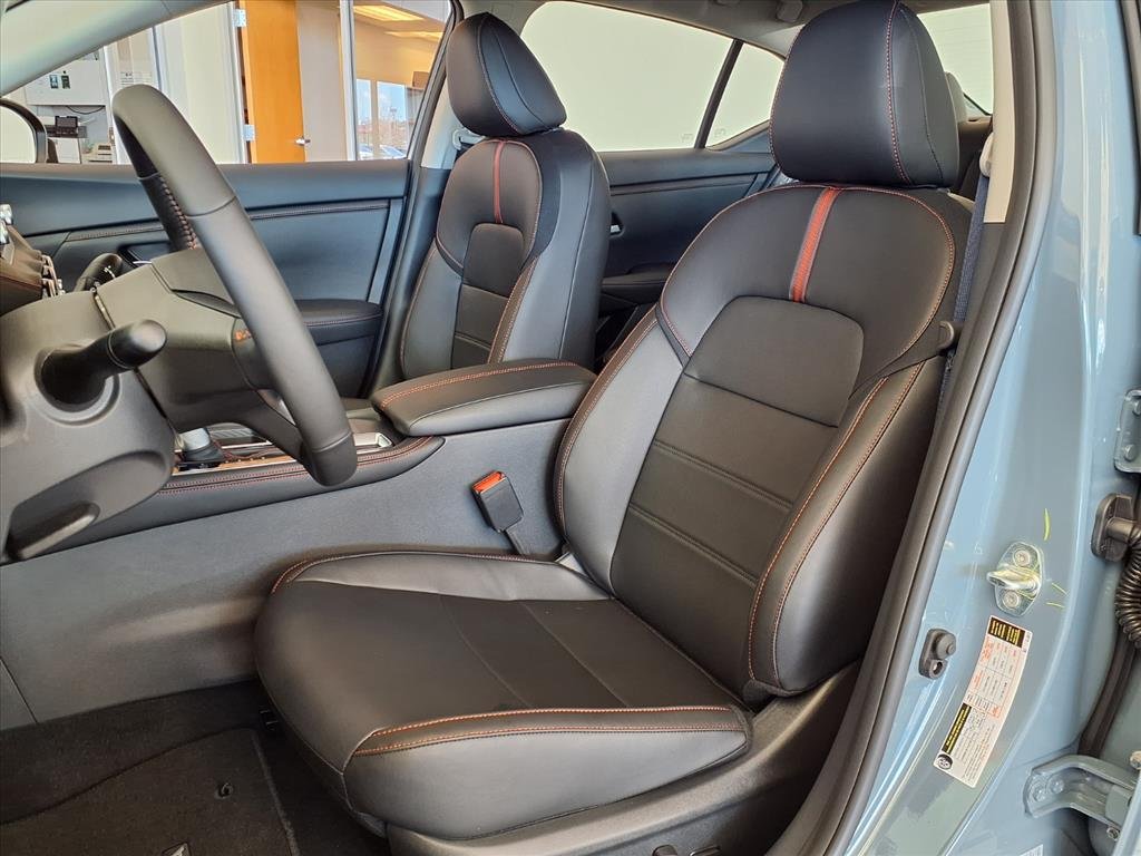 2025 Nissan Sentra SR photo 4