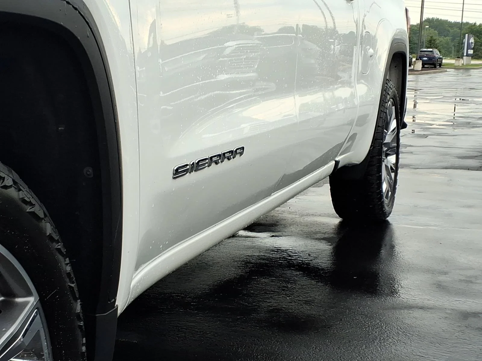 Used 2021 Summit White GMC Base image 32