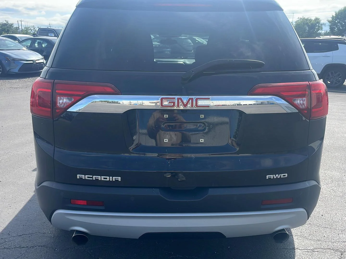 Used 2018 Ebony Twilight Metallic GMC SLE image 11