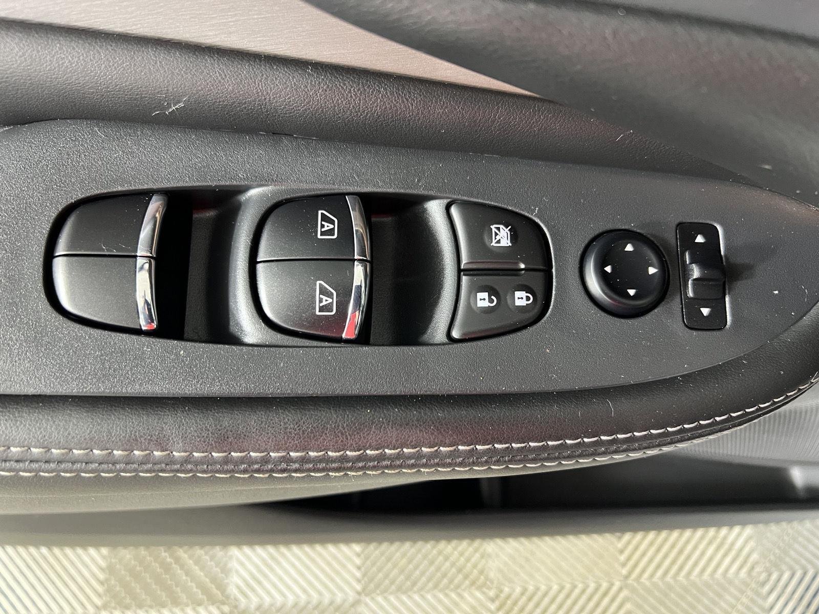 Used 2023 Pearl White Tricoat Nissan SL image 12