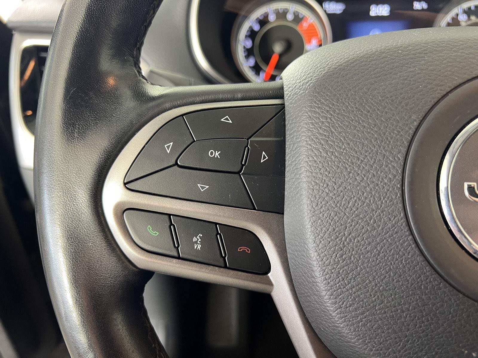 Used 2020 Diamond Black Crystal Pearlcoat Jeep Limited image 9