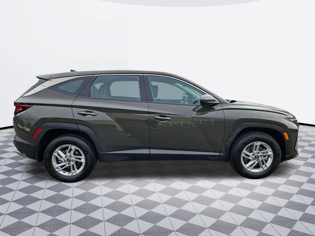 Used 2025 Rockwood Green Hyundai SE image 7