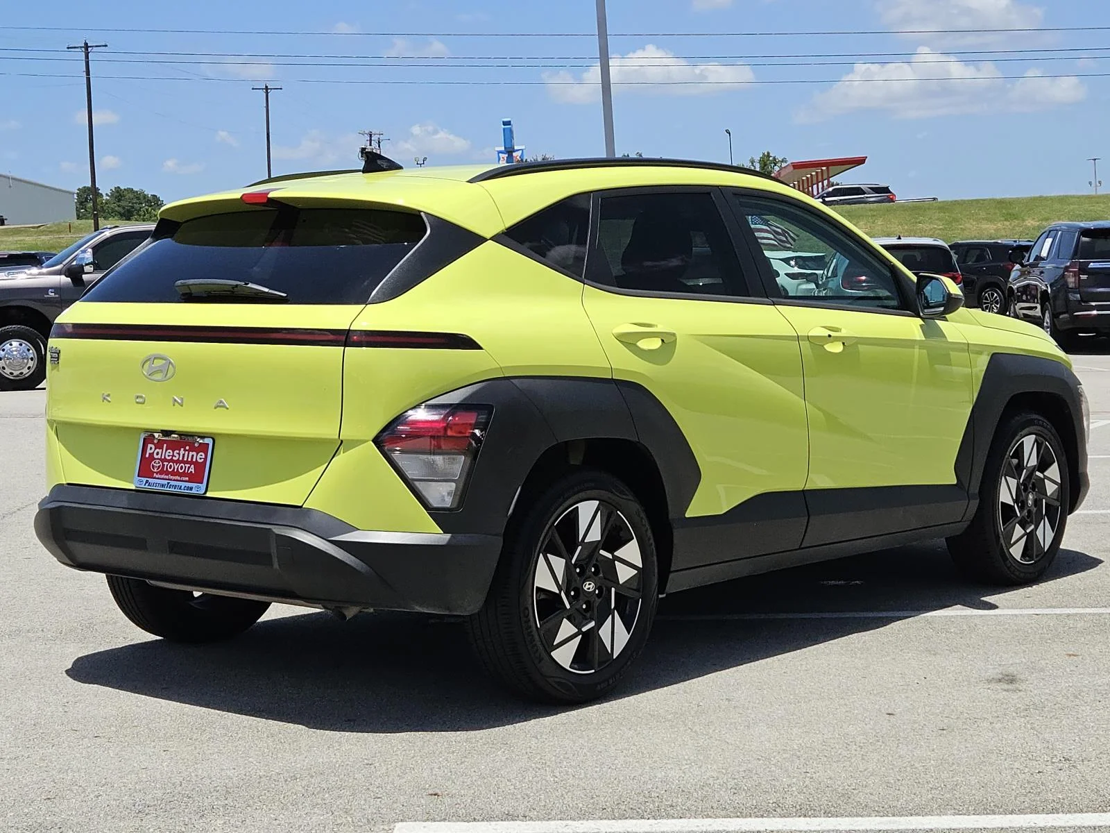 Used 2024 Neoteric Yellow Hyundai SEL FWD image 4