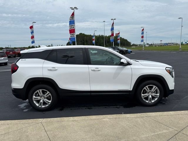 Used 2024 White GMC SLE image 4