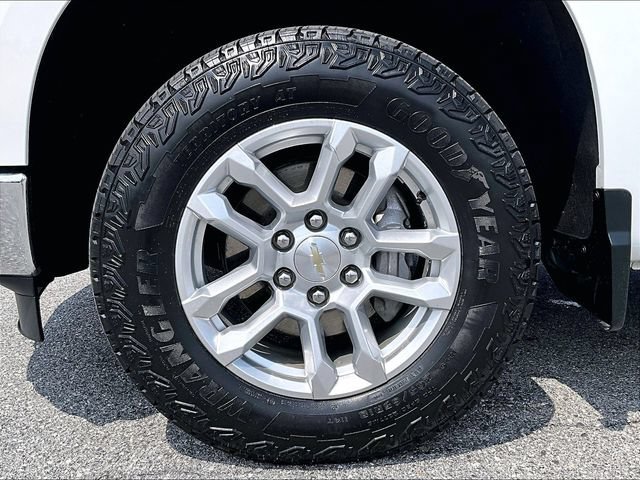 Used 2023 SUMMIT WHITE Chevrolet LT image 7