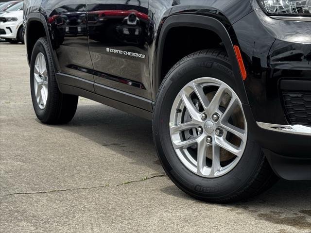 New 2026 Diamond Black Crystal Pearl-Coat Exterior Paint Jeep Laredo X image 11