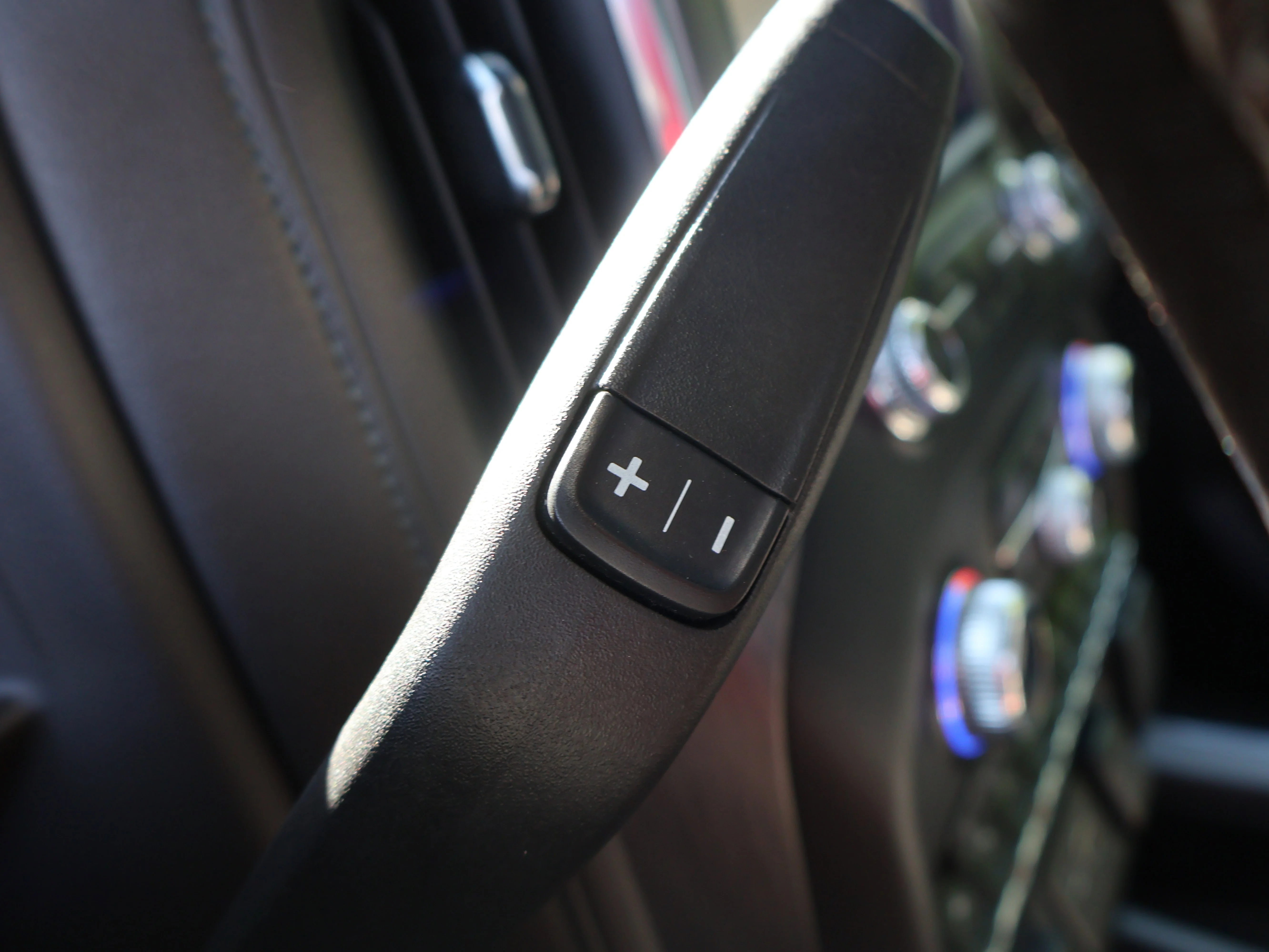 Used 2019 White Frost Tricoat GMC Denali image 40