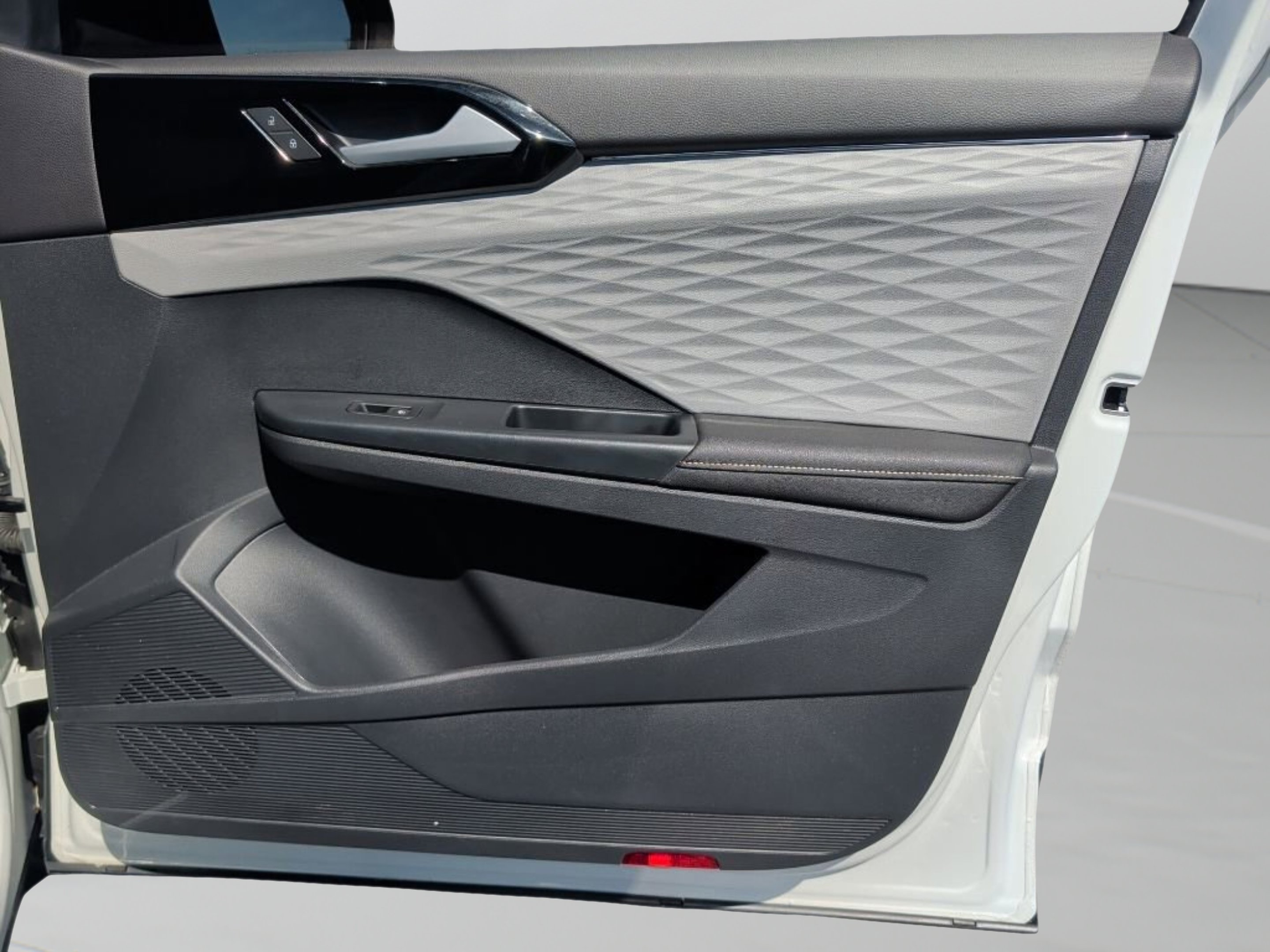 Used 2024 Pure White Volkswagen S image 9