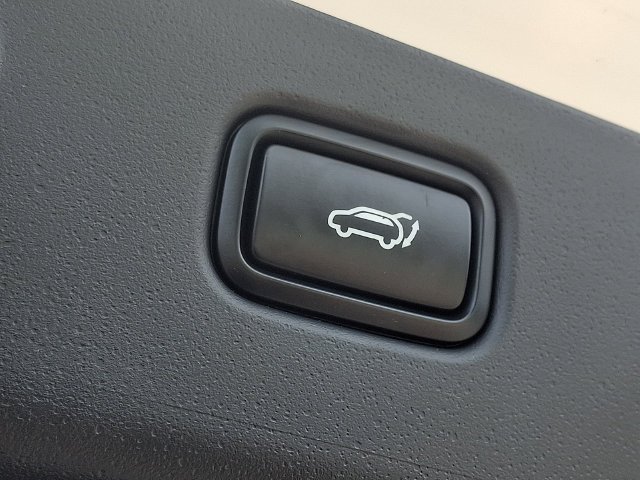 Used 2023 White Kia Wave image 31