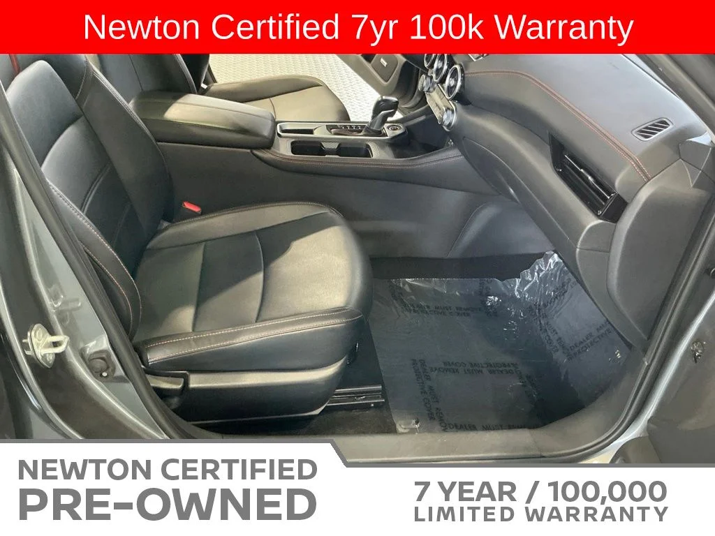 Certified Used 2022 Gun Metallic/Super Black Nissan SR image 16