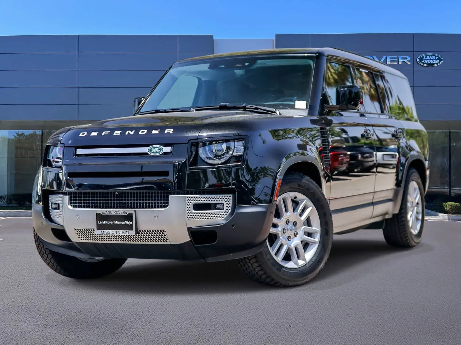2025 Land Rover Defender 130 S P400's photo