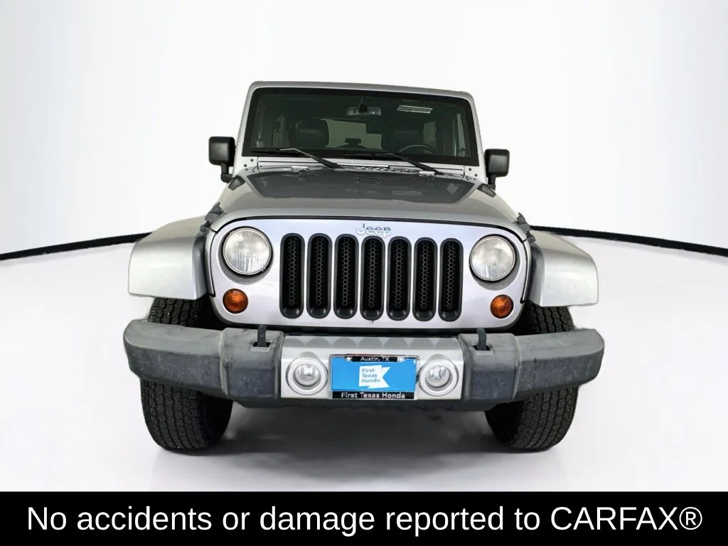 Used 2013 Billet Metallic Clearcoat Jeep Unlimited Sahara image 2