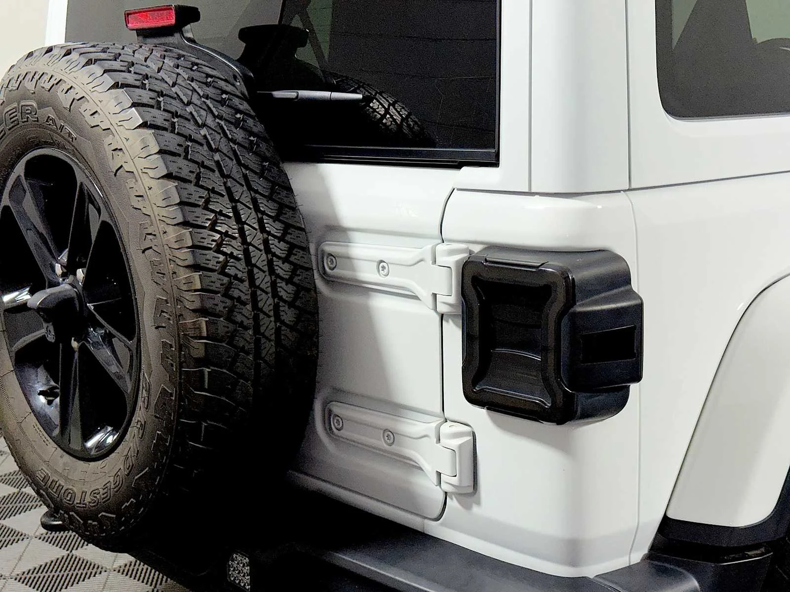 Used 2021 Bright White Clearcoat Jeep Unlimited Sahara Altitude image 27