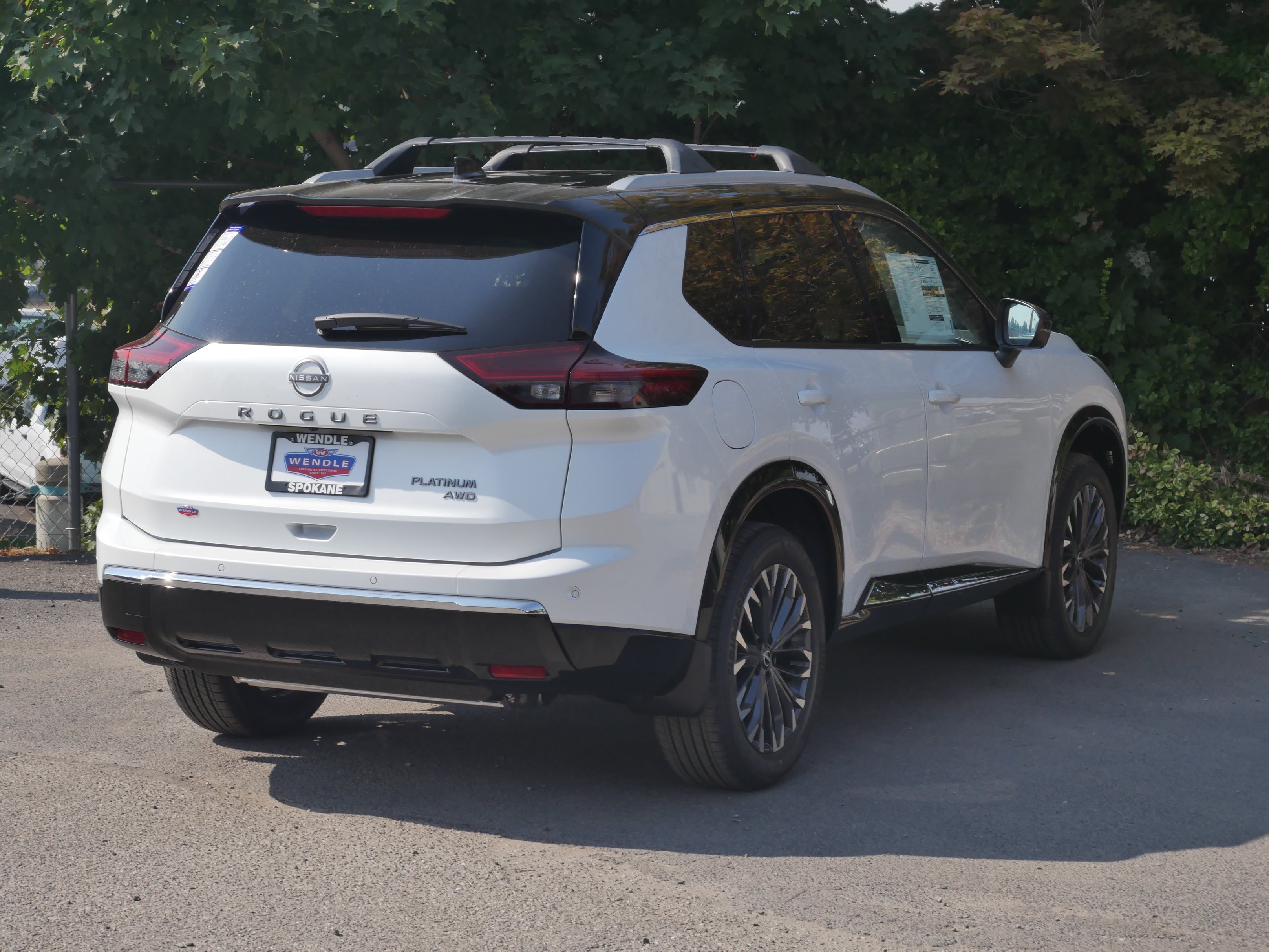 New 2026 Everest White Pearl TriCoat / Super Black Two-tone Nissan Platinum image 24