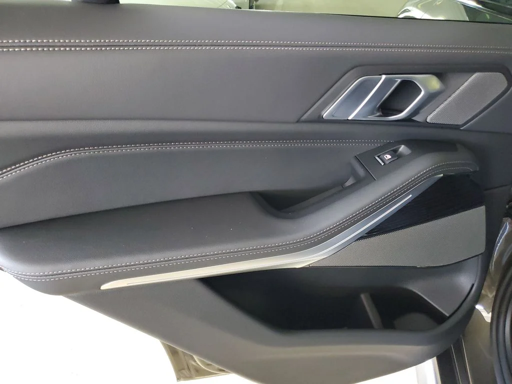 New 2026 Manhattan Green Metallic BMW xDrive40i image 9
