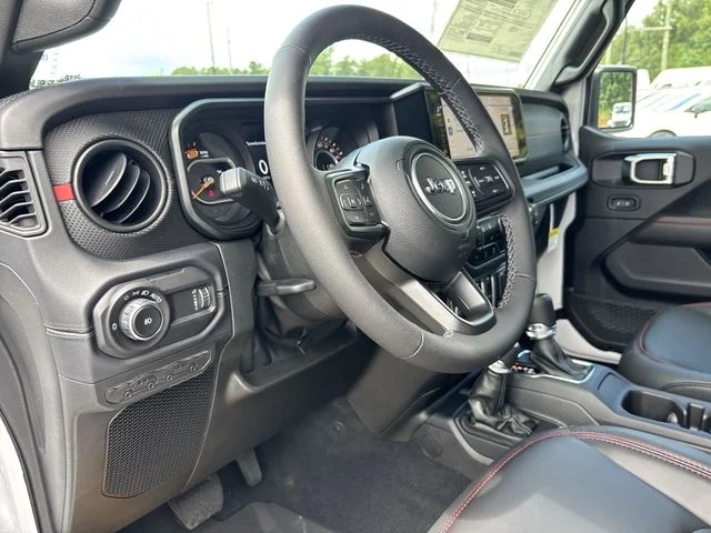 New 2025 Bright White Clear-Coat Exterior Paint Jeep Rubicon X image 29