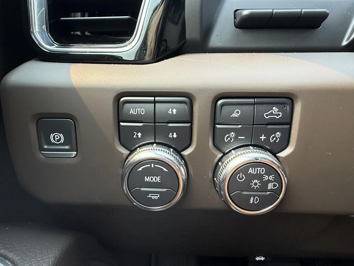 Used 2025 Black GMC Denali image 29