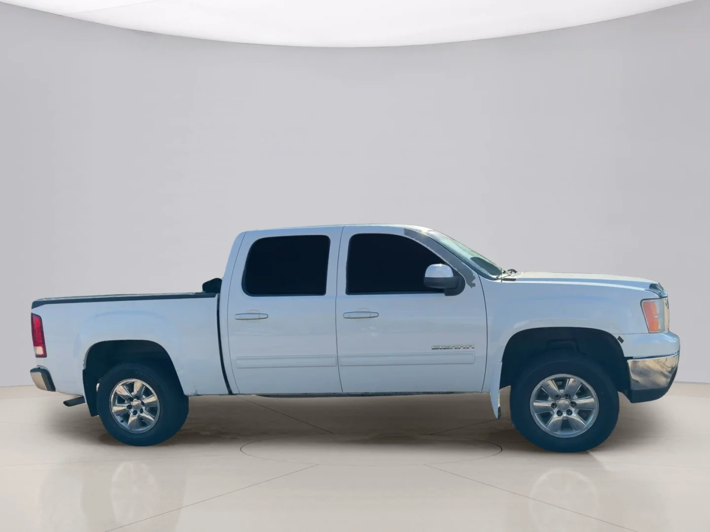 Used 2013 White Gmc SLT image 6