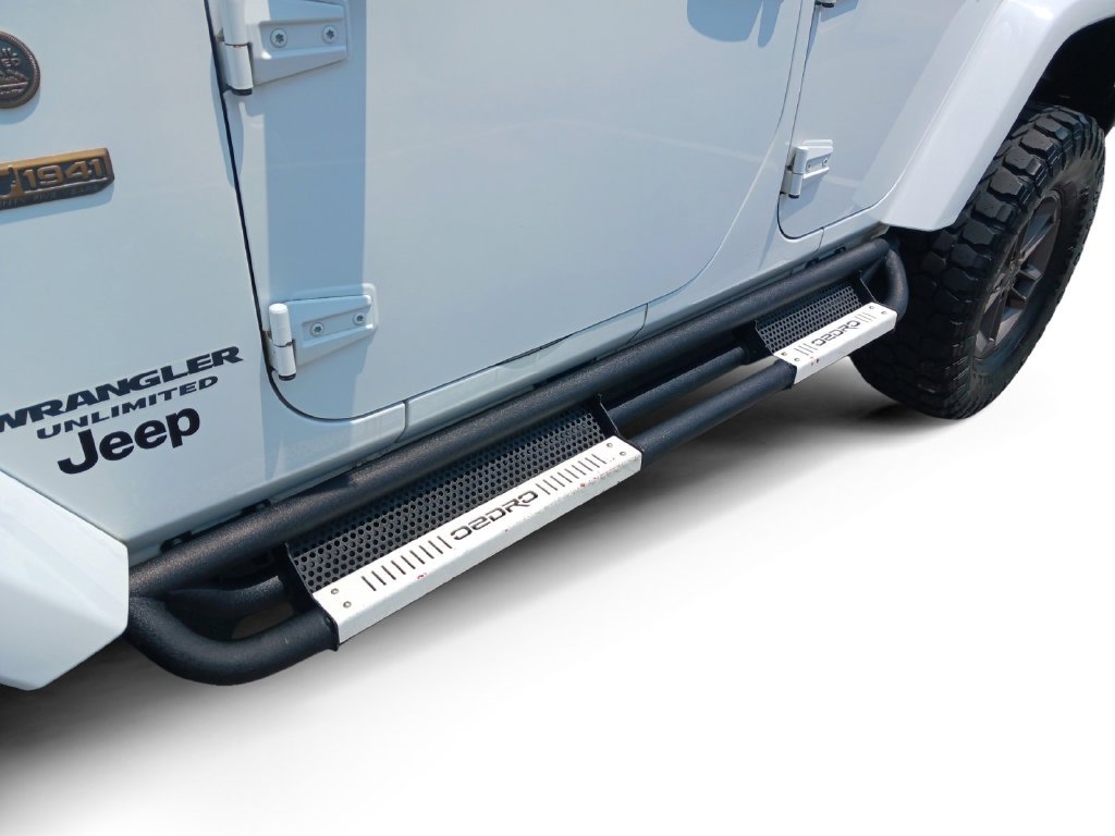 Used 2016 White Jeep Unlimited Sahara image 18