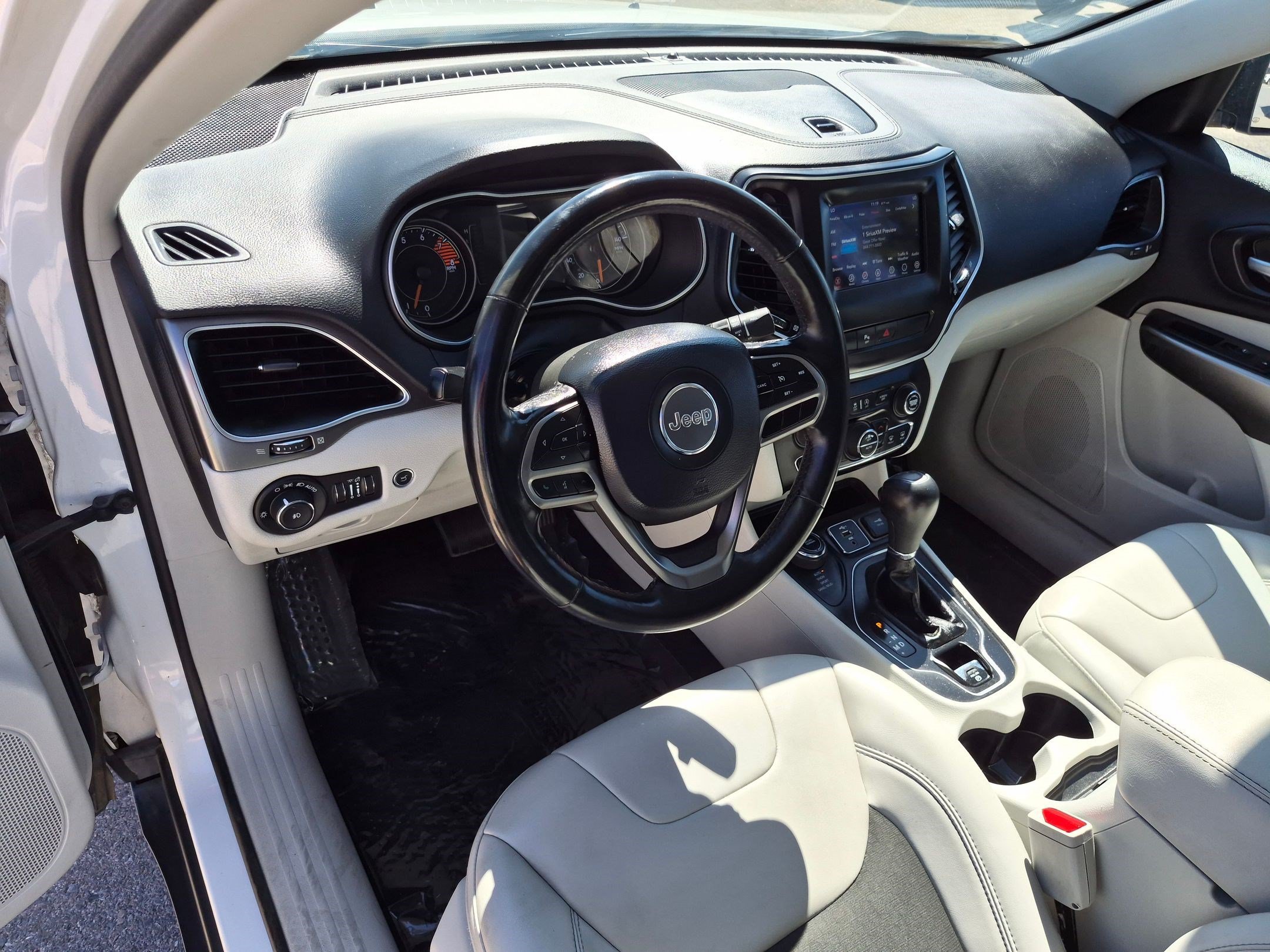 Used 2020 Bright White Clearcoat Jeep Latitude Plus image 13
