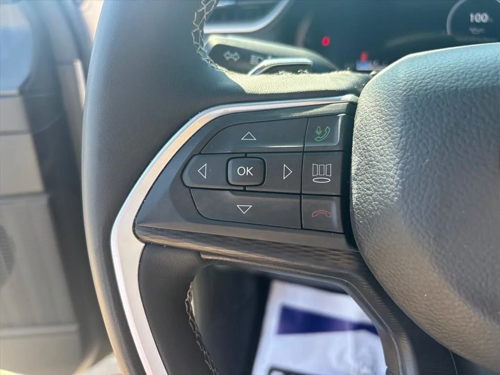 Used 2024 Silver Jeep Altitude image 16