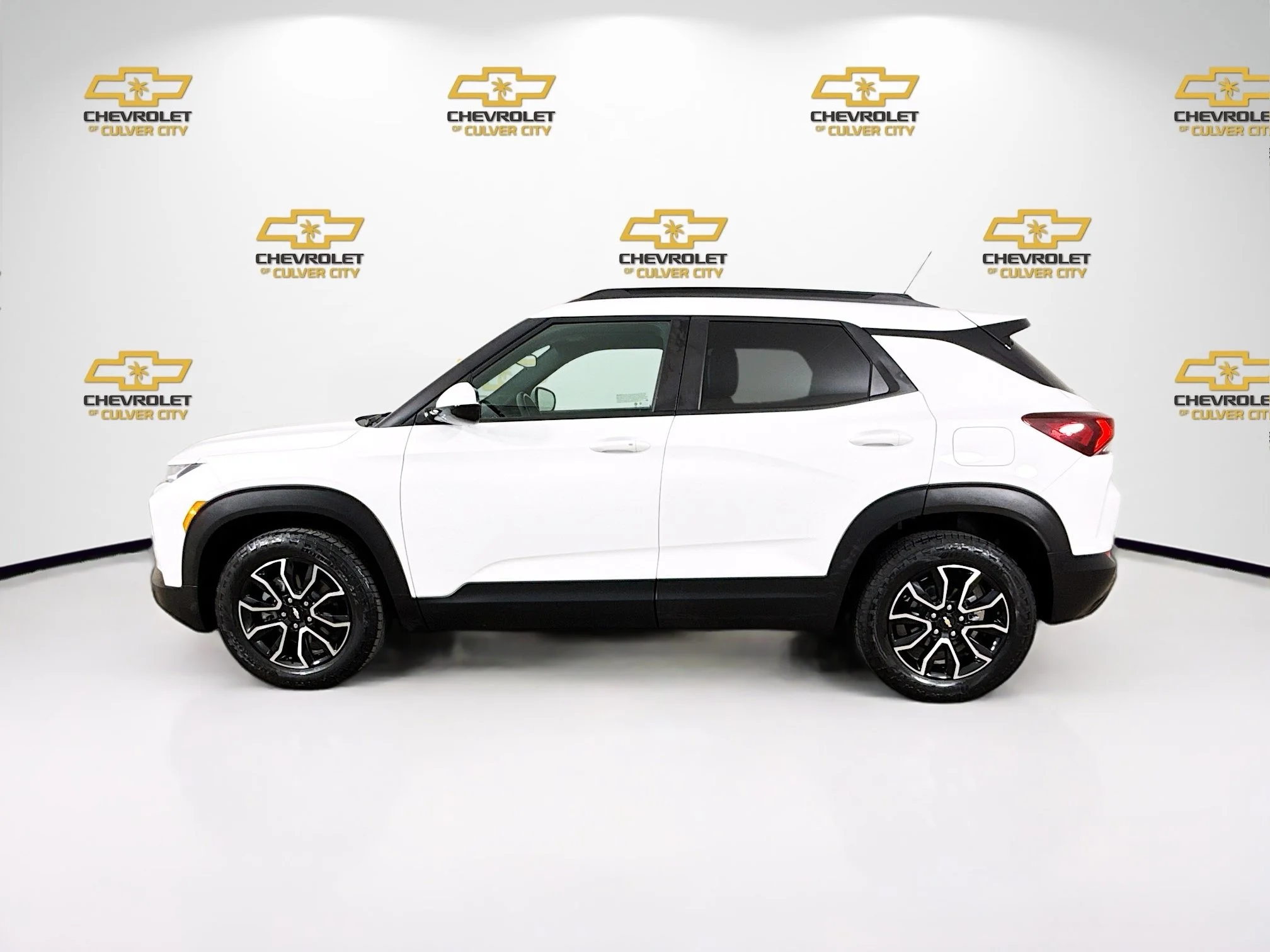 Used 2023 Summit White Chevrolet ACTIV image 5
