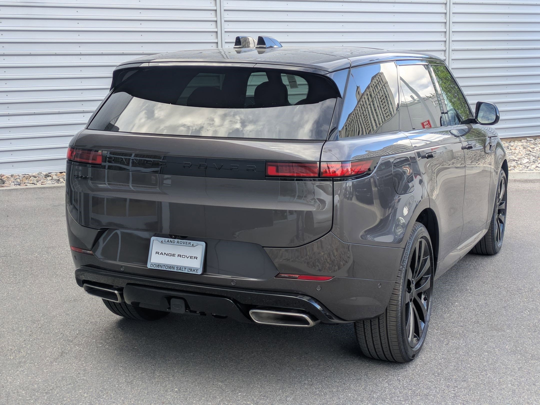 New 2026 Charente Grey Land Rover P400 Dynamic SE image 5