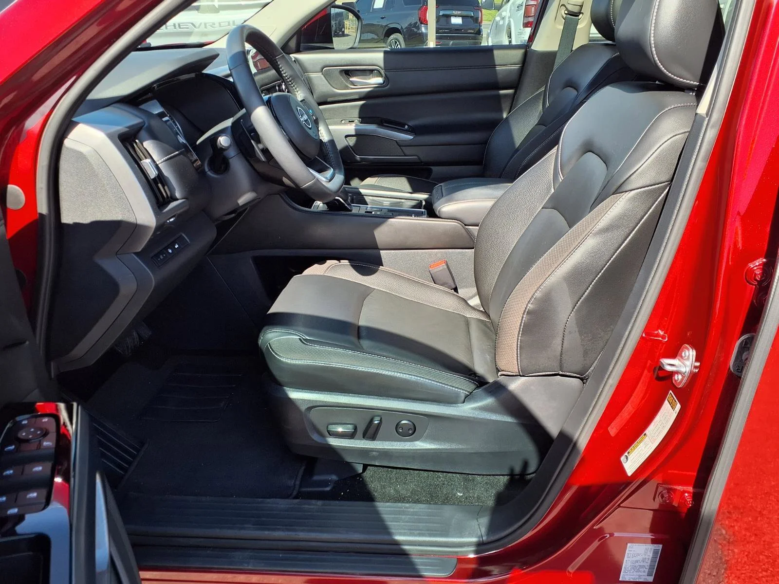 Used 2023 Scarlet Ember Tintcoat Nissan SL image 17