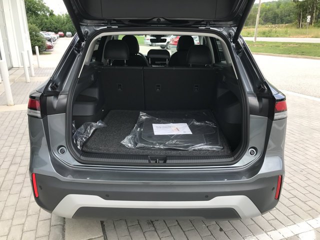 New 2026 Platinum Gray Metallic Volkswagen SE image 24
