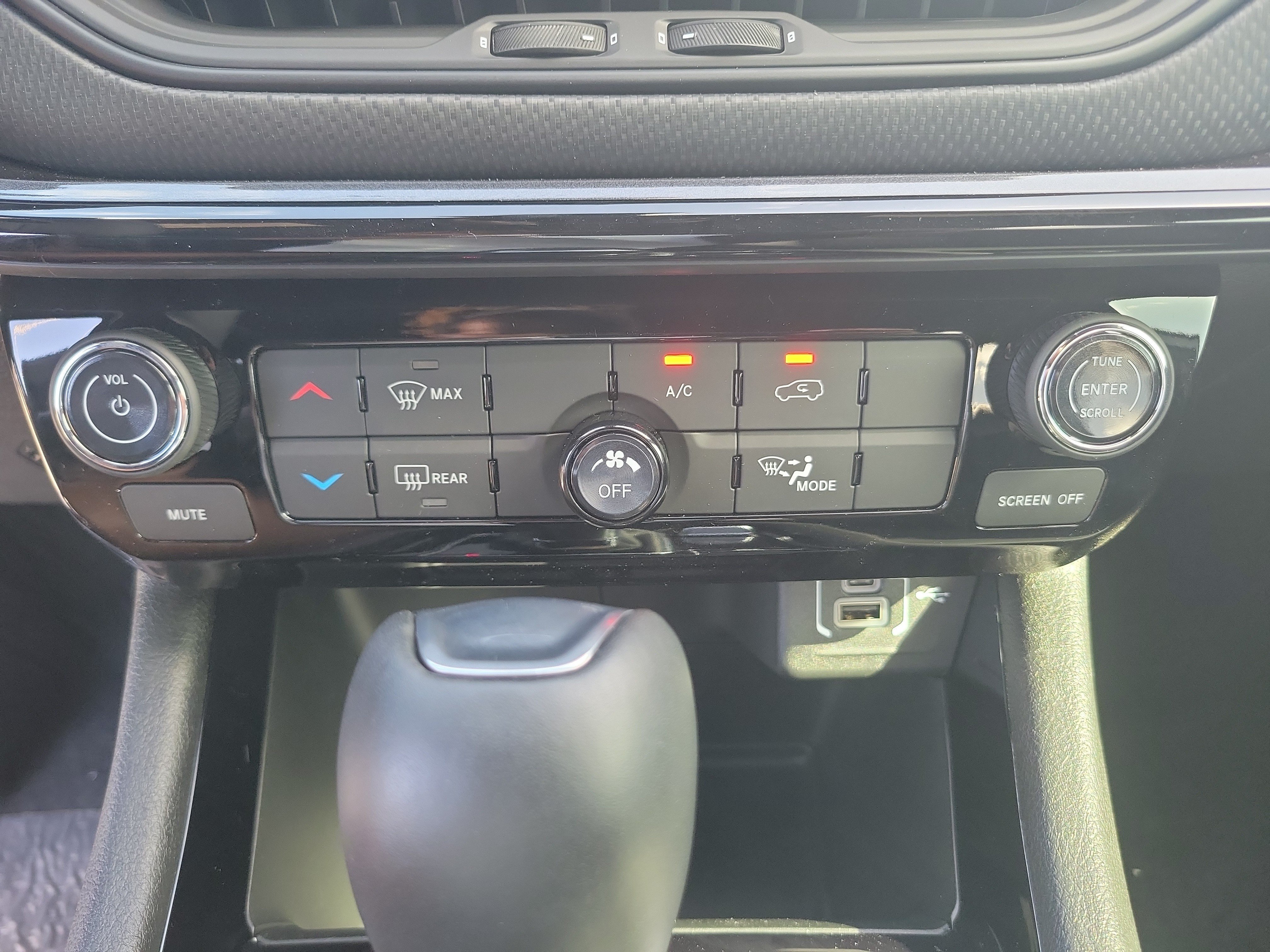 New 2026 Bright White Clearcoat Jeep Latitude Altitude image 27