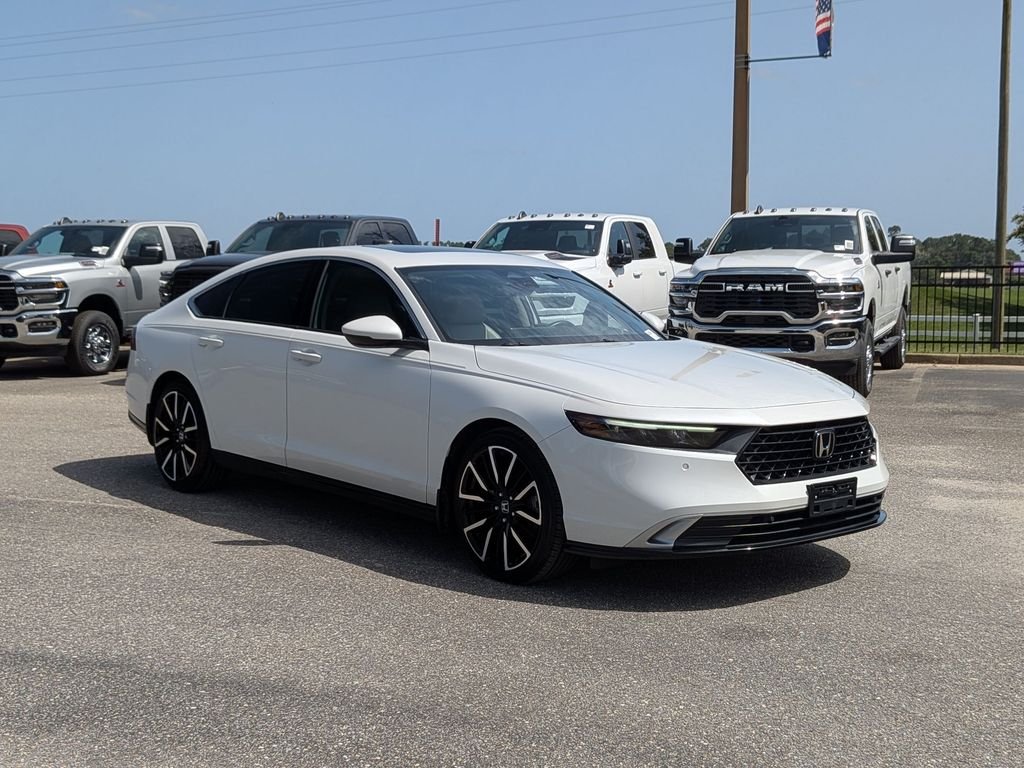 Used 2024 White Honda Touring image 7