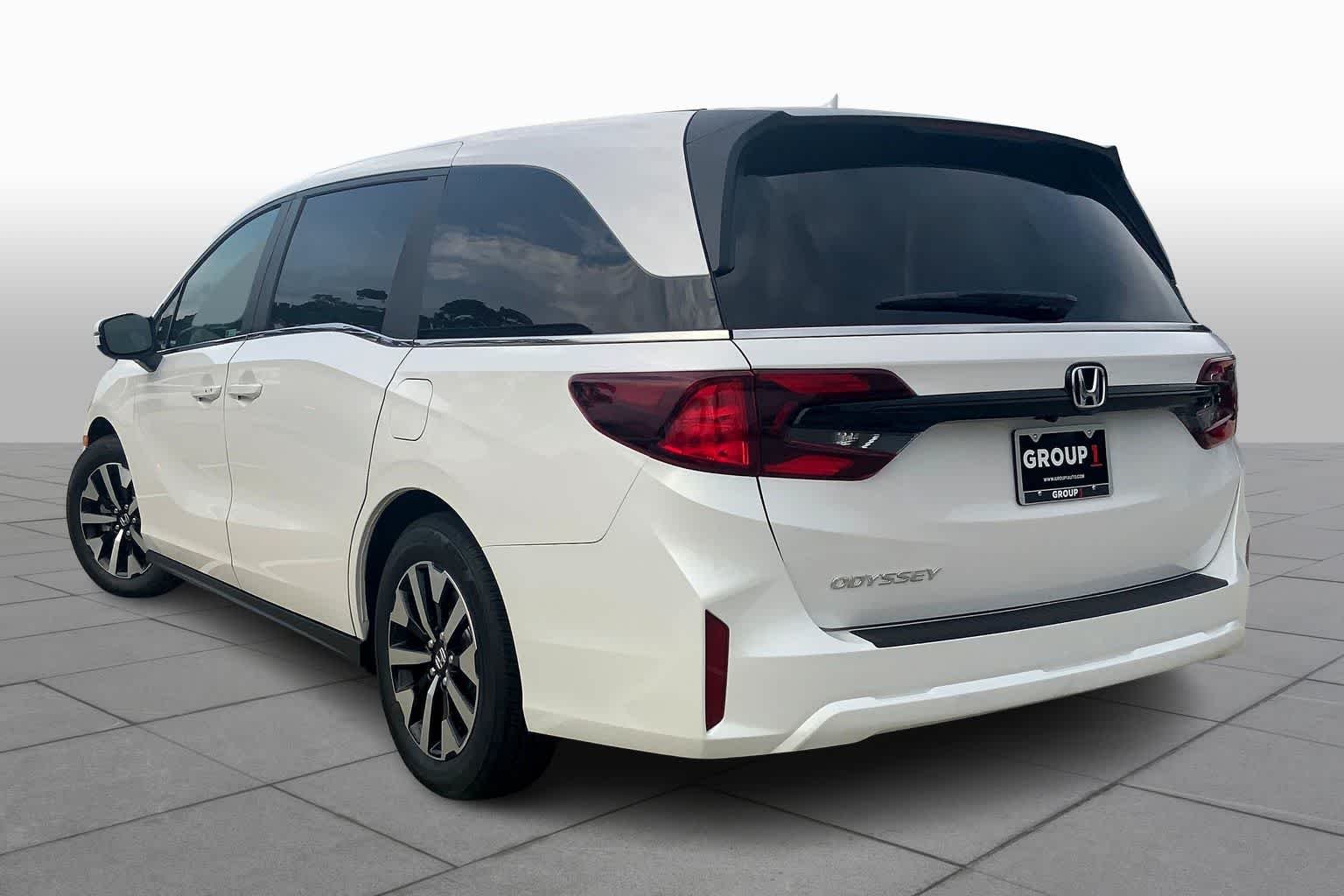 New 2026 Platinum White Pearl Honda EX-L image 11