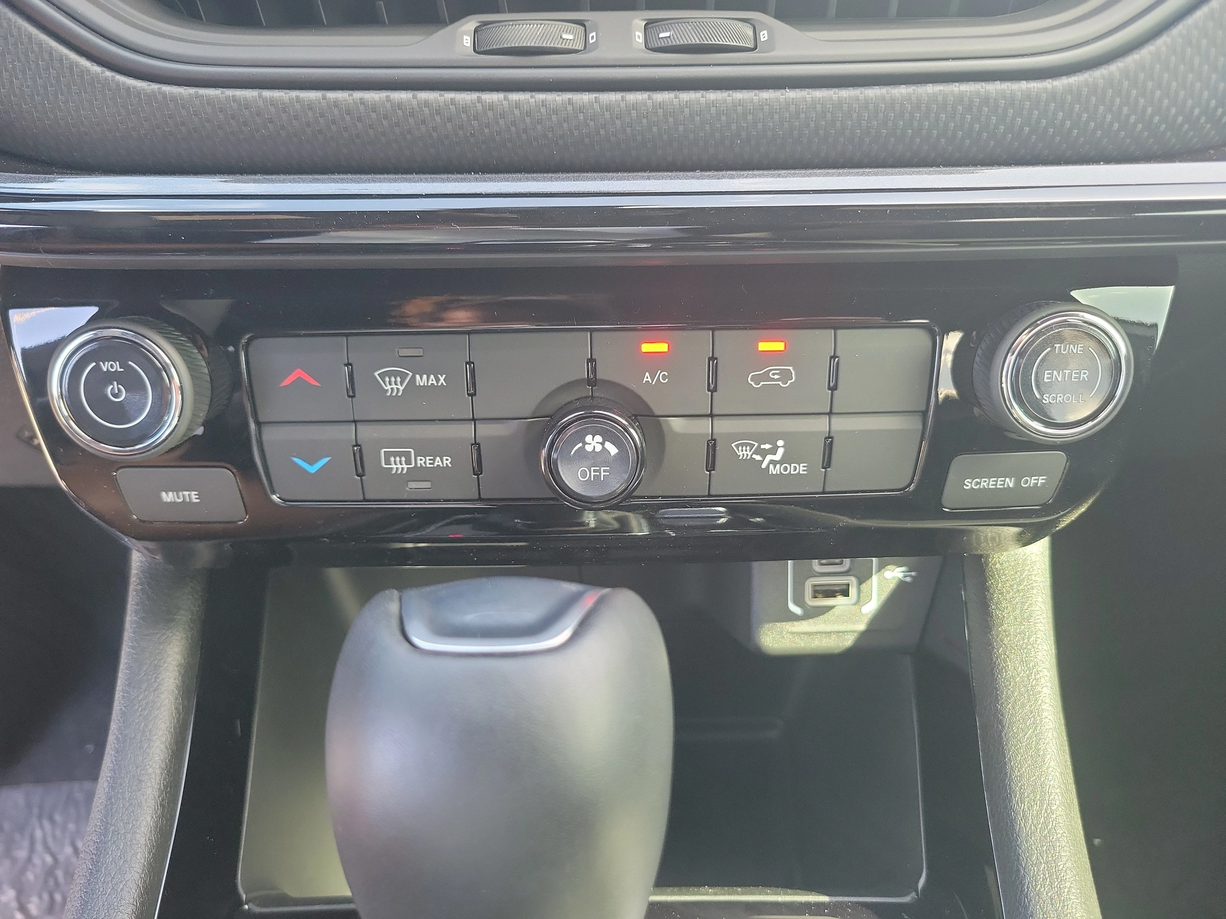 New 2026 Bright White Clearcoat Jeep Latitude Altitude image 27