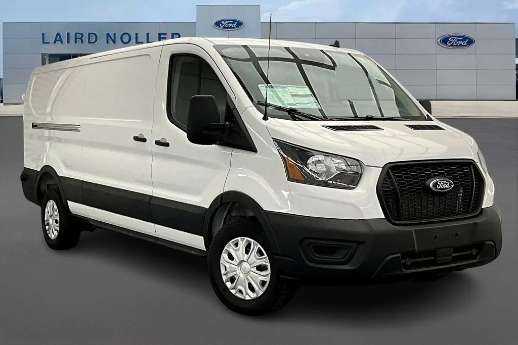 Used 2025 Oxford White Ford Base image 2