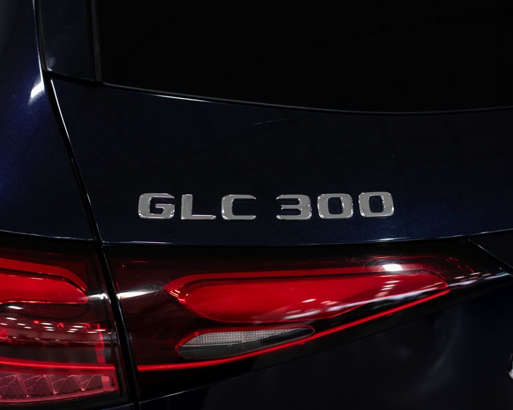 Certified Used 2023  Mercedes-Benz GLC 300 image 11