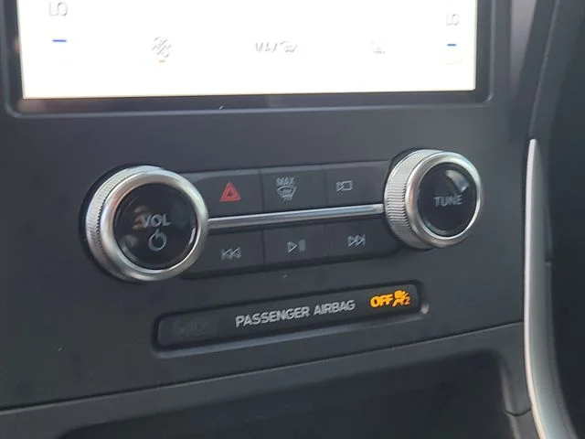 Used 2024 Gray Ford SE image 23