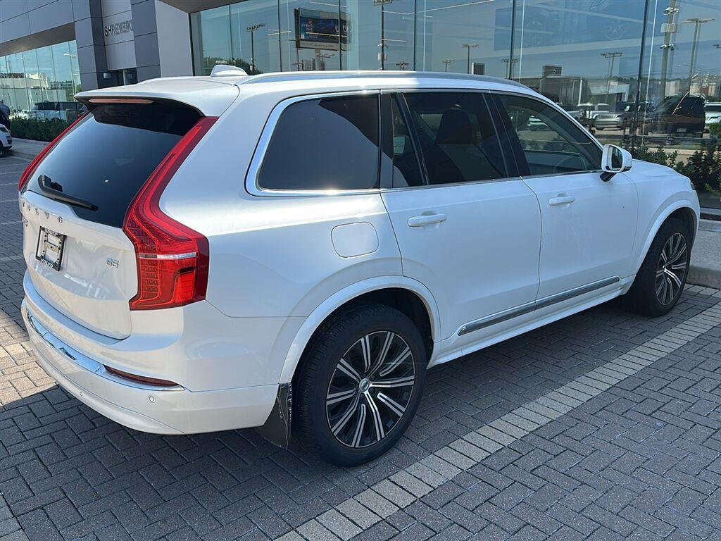Used 2024 Crystal White Metallic Volvo Core Bright Theme image 3