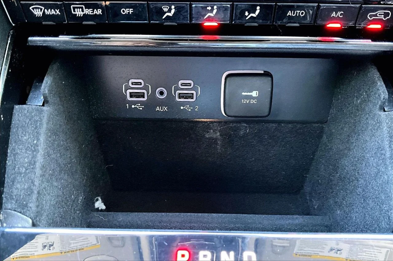 Used 2022 Gray Jeep Limited image 17