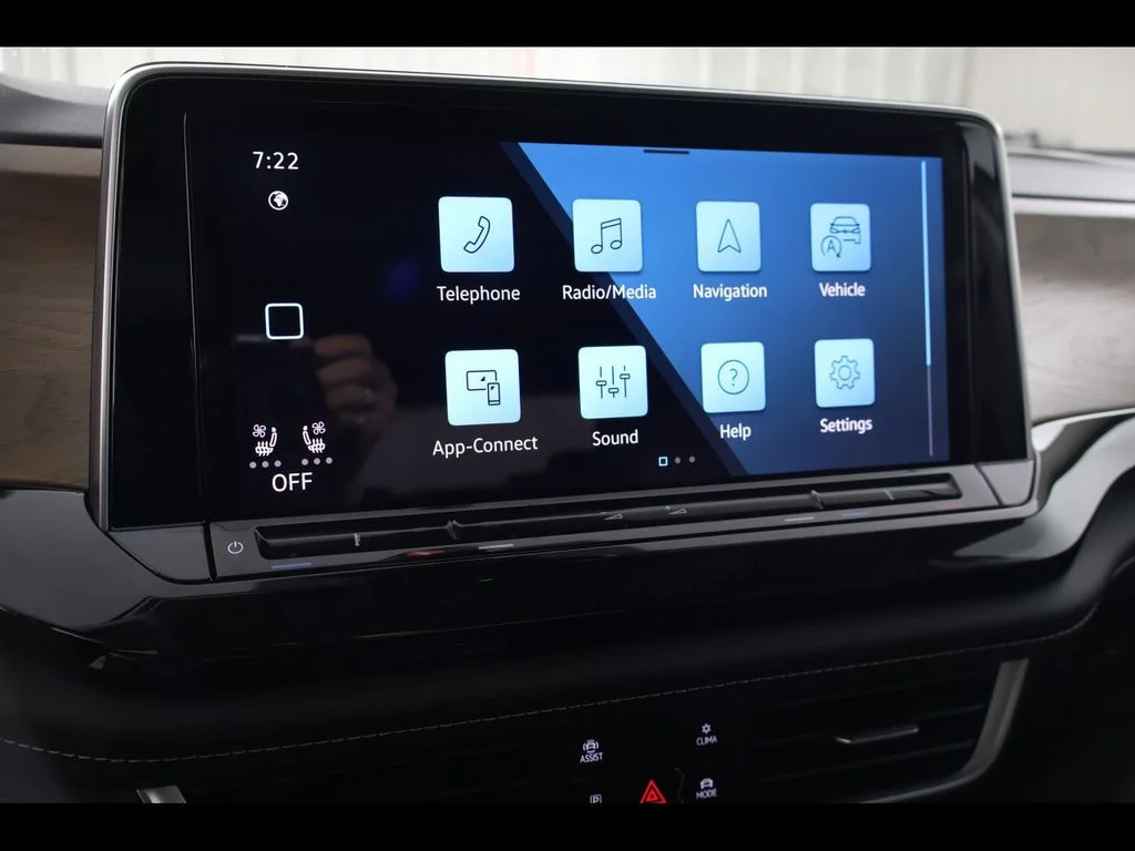 New 2026 Silver Volkswagen 2.0T SE w/Technology image 19
